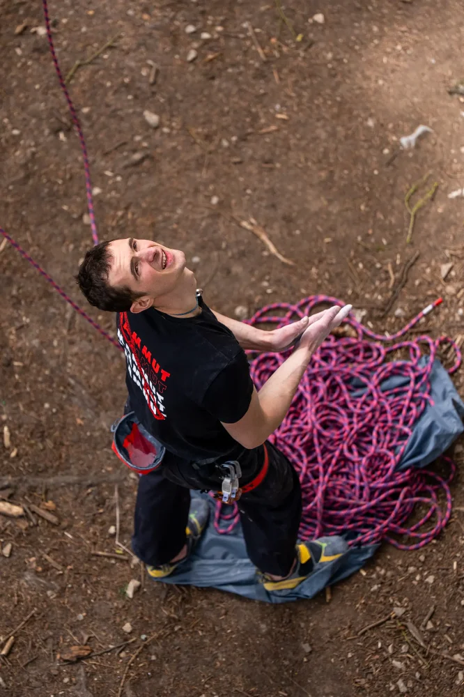 Adam Ondra wearing his Mammut Sender Light Chalk Bag and getting ready for a climb