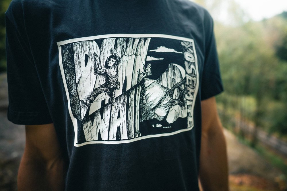 Limited Package of Black Dawn Wall T-shirt + Big AO Photo Book - Size: M