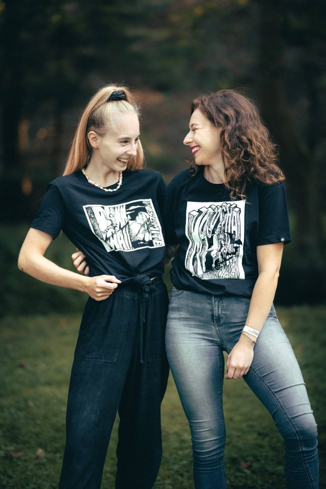 Macocha T-Shirt Black (UNISEX) - Size: XL, Hand-signed by AO: Without signature