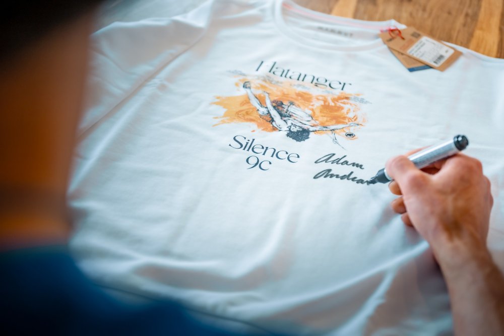 Signed Silence Sweatshirt Women - Size: M