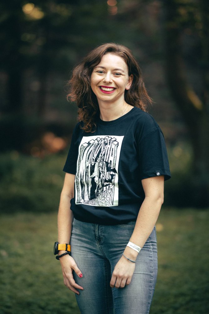 Macocha T-Shirt Black (UNISEX) - Size: XL, Hand-signed by AO: Without signature