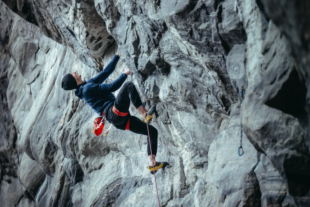 Adam climbing route B.I.G. with Adam Ondra Sender Light Chalk Bag