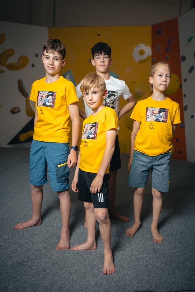 Dawn Wall T-Shirt KIDS EDITION - Size: 12 Y / 142-152 cm / 55.9-59.8 in, Hand-signed by AO: Without signature