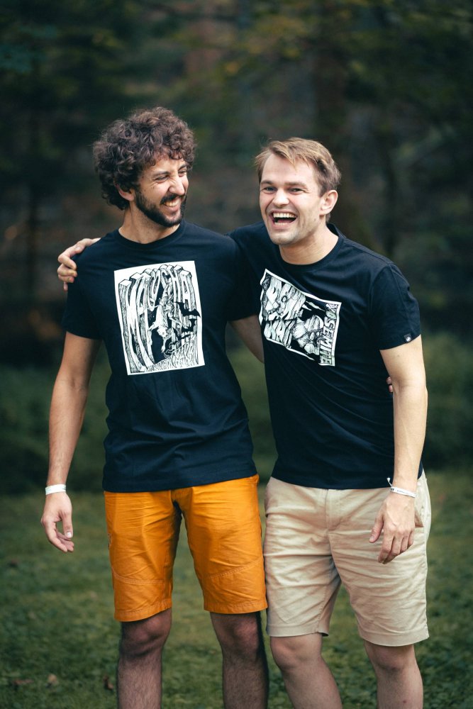 Macocha T-Shirt Black (UNISEX) - Size: XL, Hand-signed by AO: Without signature