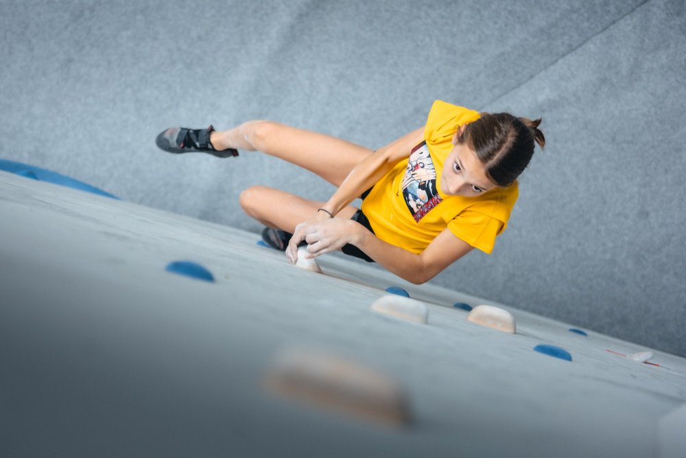 Dawn Wall T-Shirt KIDS EDITION - Size: 12 Y / 142-152 cm / 55.9-59.8 in, Hand-signed by AO: Hand-signed by Adam