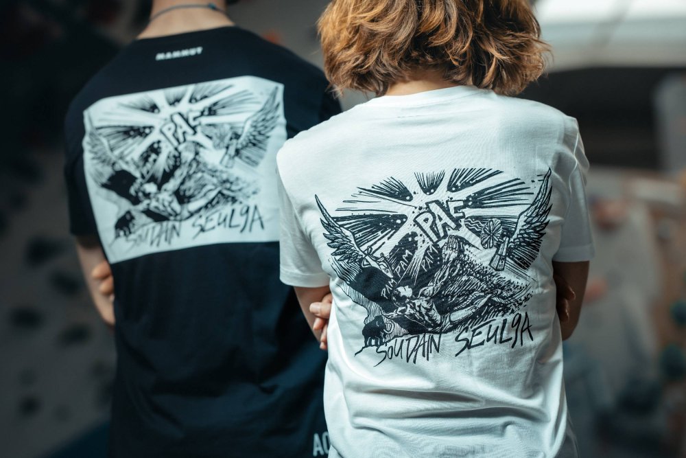 Soudain Seul 9A T-Shirt White (UNISEX) - Size: XL, Hand-signed by AO: Hand-signed by Adam