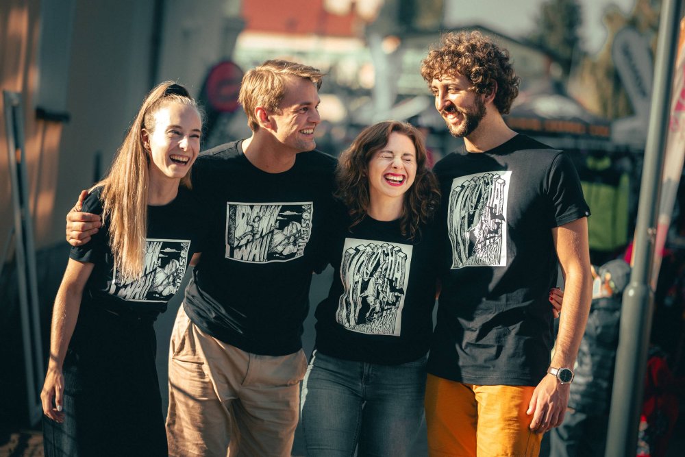 Macocha T-Shirt Black (UNISEX) - Size: XL, Hand-signed by AO: Without signature