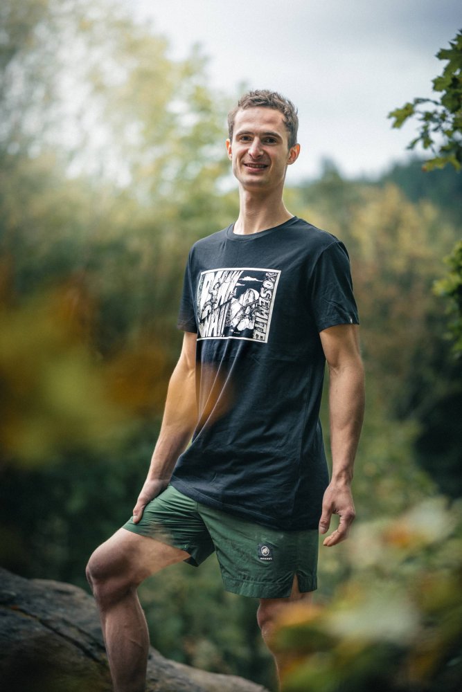 Limited Package of Black Dawn Wall T-shirt + Big AO Photo Book - Size: M