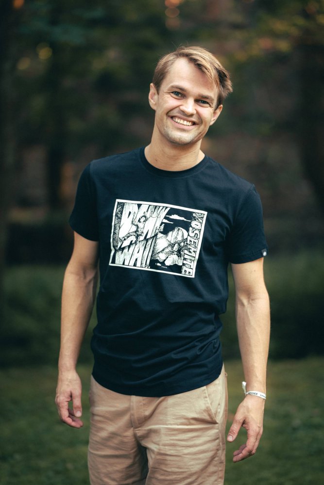 Dawn Wall T-Shirt Black (UNISEX) - Size: M, Hand-signed by AO: Without signature